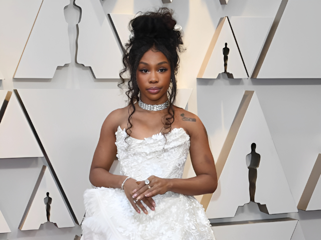 SZA urges child to ditch whippets for selfie as she criticises drug targeting on social media